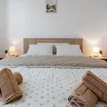 Sokol - Secret Forest House منتجع Gračac