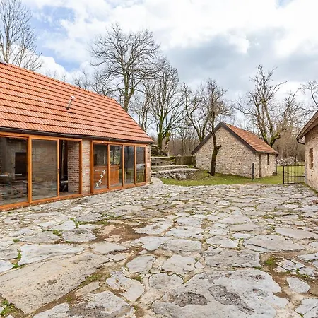 Sokol - Secret Forest House Station touristique
