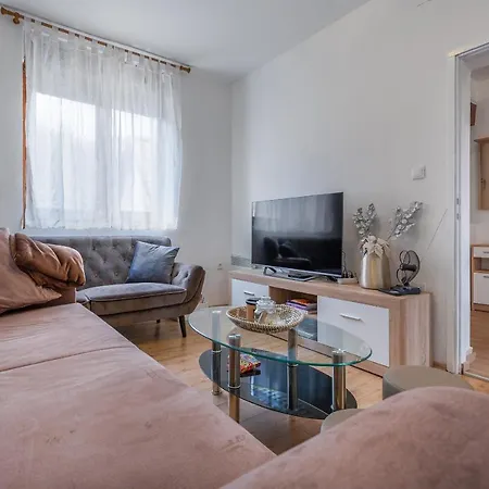 Sokol - Secret Forest House Gračac