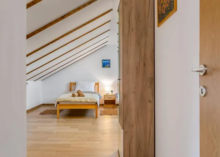 אתר נופש Sokol - Secret Forest House Gračac