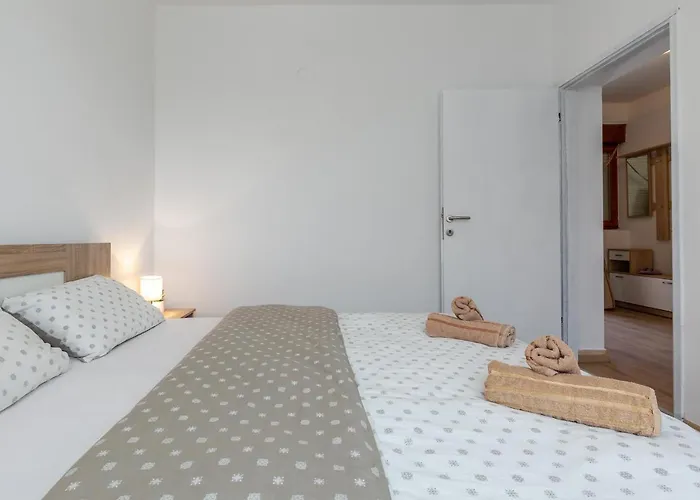 Sokol - Secret Forest House 3* Gračac