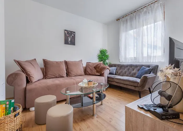 Sokol - Secret Forest House אתר נופש Gračac