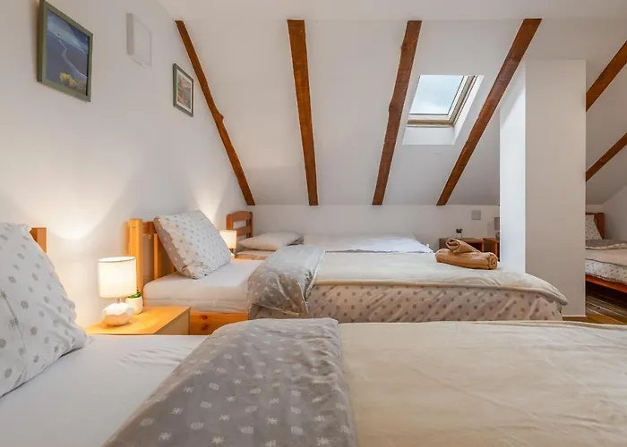 Sokol - Secret Forest House אתר נופש Gračac