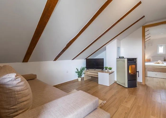 אתר נופש Sokol - Secret Forest House Gračac