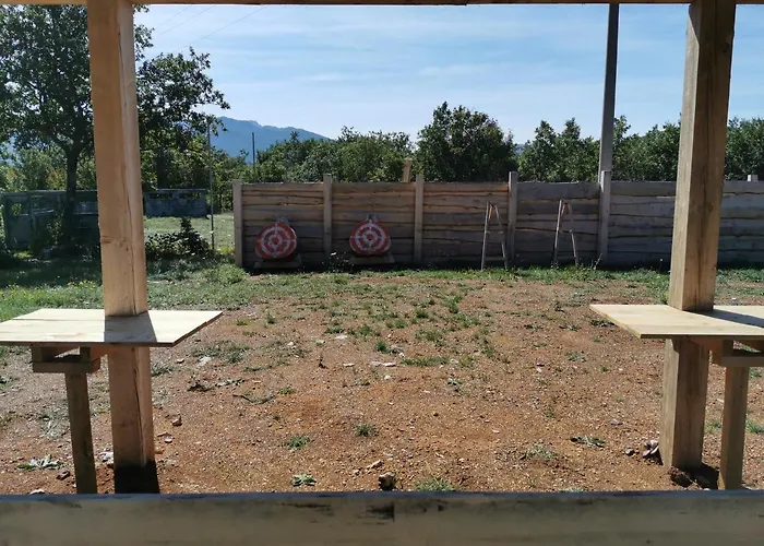 Sokol - Secret Forest House אתר נופש Gračac