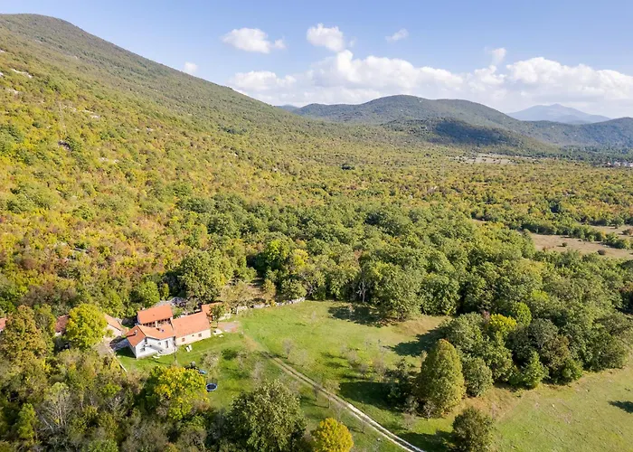 אתר נופש Sokol - Secret Forest House 3*